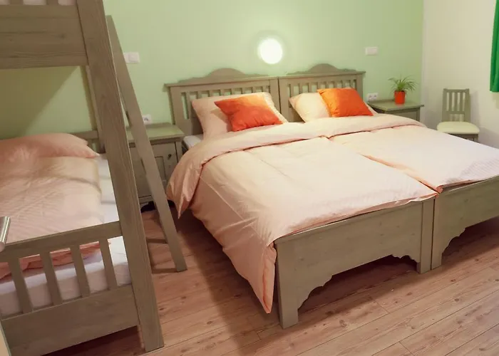 בית הארחה Macesen 3*